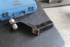 lot 417 image: Curt 6 Drop, 4 Rise, 1 Hole, DropRise Capacity 7500-lbs6000-lbs Hitch Mount w 2 Ball