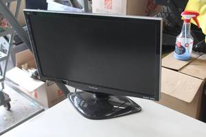 lot 426 image: ViewSonic VX2260WM VS12264 Flatscreen TV 21