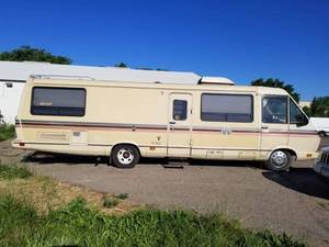 lot 3 image: 1987 Winnebago Elandan 30 RV Motorhome