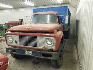 lot 4 image: 1966 F750 Farm Grain Truck