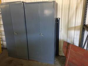lot 29 image: Metal 2 Door Storage Cabinet