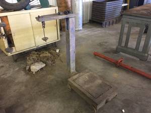 lot 32 image: Antique U.S. Standard Platform Scale
