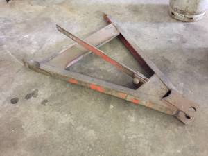 lot 37 image: Tractor 3 Point Single Pin Attachment