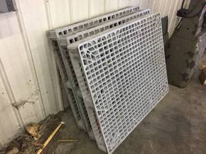lot 45 image: 3 ORBiS HD Structcell Pallets