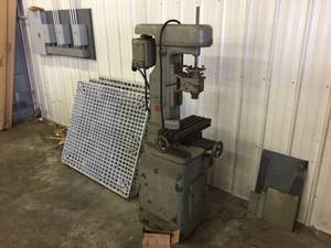 lot 52 image: Linley Vertical Milling Machine