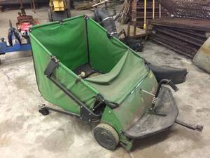 lot 80 image: John Deere 38LS Lawn Sweeper