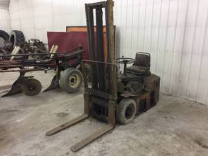 lot 92 image: Old Hyster Forklift