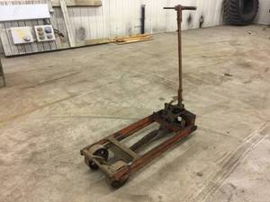 lot 98 image: Heavy Duty Hydraulic Higher Clearance Lift Jack