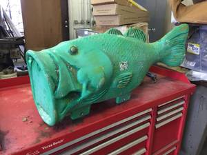 lot 129 image: Largemouth Bass Mailbox