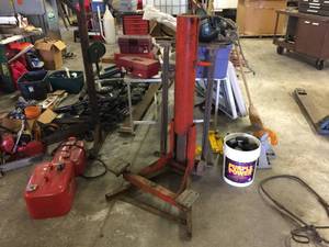 lot 131 image: Hercules Pneumatic Bumper Jack