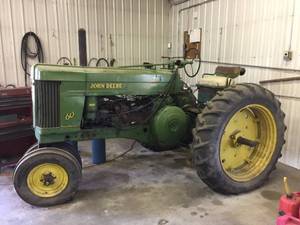lot 7 image: John Deere 60 Row Crop Tractor