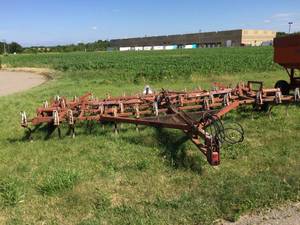 lot 8 image: IH 24ft Wil-Rich Field Cultivator