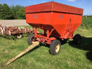 lot 11 image: Killros Ease-A-WAY 350 Grain Body Gravity Wagon
