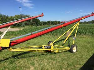 lot 12 image: Farm King 851 Grain Auger