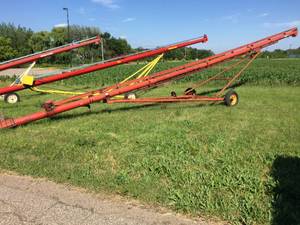 lot 14 image: Kewanee PTO Driven Grain Auger