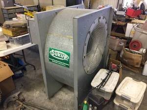 lot 17 image: Sukup 10hp - 230v -3hp Blower