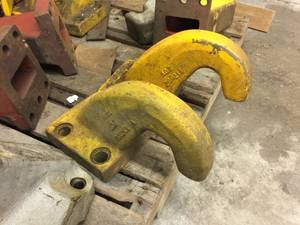 lot 158 image: Pair Heavy Cast Rigging Hooks