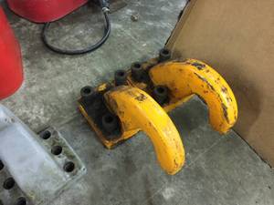 lot 172 image: Pair Heavy Duty Cast Rigging Hooks