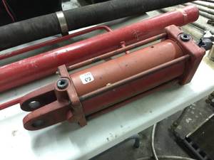 lot 176 image: 3 12 x 10 Hydraulic Cylinder