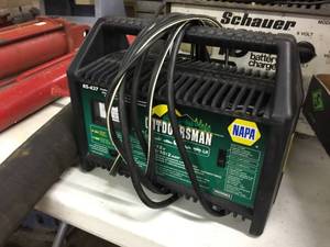 lot 180 image: NAPA Outdoorsman Battery Charger