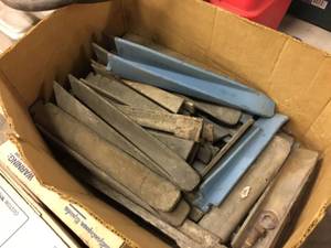 lot 191 image: Heavy Duty 10 Shelf Pegs