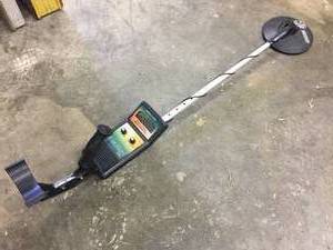 lot 288 image: Pine Ridge Metal Detector By Cabelas