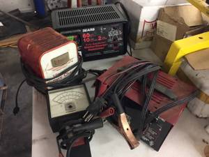 lot 291 image: Battery Chargers - Analyzer