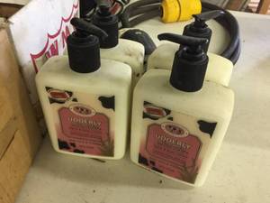 lot 294 image: 4 Bottles Udderly Smooth Hand Lotion