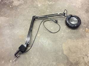 lot 302 image: Clamp On Desk Magnifier Light