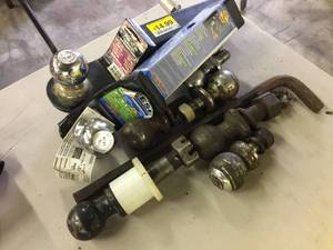 lot 306 image: Trailer Hitches & Balls