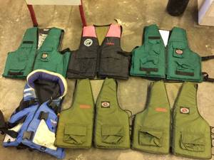 lot 318 image: 6 Stearns Adult Life Jackets