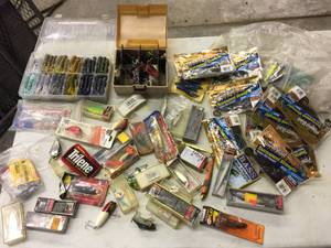 lot 321 image: Group Fishing Lures