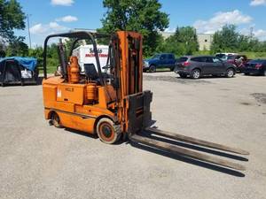 lot 5 image: Yale Propane Forklift