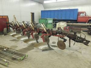 lot 13 image: International 735 Vari-Width Plow