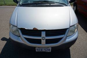 lot 295 image: 2006 Dodge Caravan Minivan - 122,398 Miles