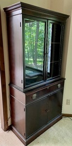 lot 53 image: Vintage Display Hutch with Storage