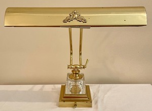 lot 68 image: Bankers Style  Desk Lamp by House of Troy