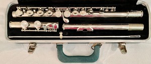 lot 76 image: Bundy Flute with Case