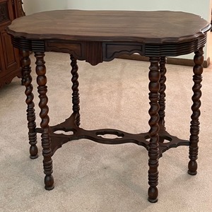 lot 22 image: Vintage Accent Table with Spindle Legs
