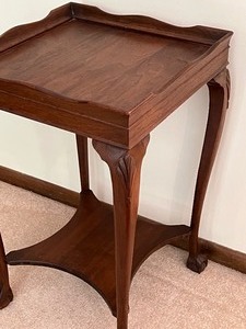 lot 20 image: Vintage 1940s Claw Foot Accent Table