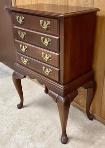 lot 37 image: Charming 4 Drawer Chest
