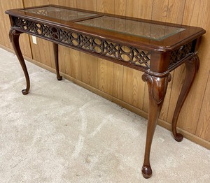 lot 118 image: Gorgeous Glass Top Sofa Table