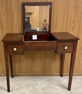lot 194 image: Adorable Vanity Table with Stool