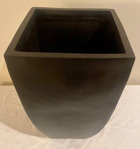 lot 131 image: Brilliant Black Planter