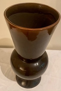 lot 129 image: Beautiful Brown Vase