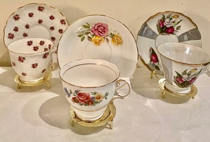 lot 154 image: Variety of Dainty Teacups and Saucers
