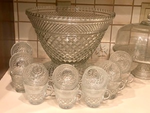lot 226 image: Punch Bowl Set and Glass Covered Cake Plate