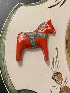 lot 230 image: Decorative Rosemaling Wall Clock
