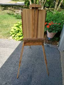 lot 103 image: Aaron Brothers Art Easel