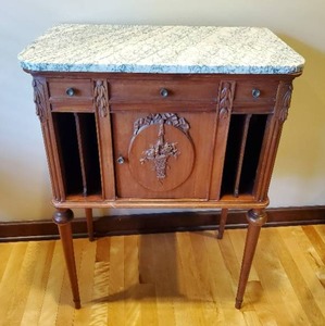lot 1 image: Vintage Marble Top Cigar Humidor